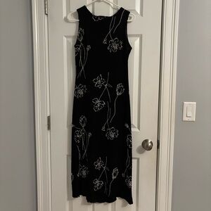Elegant Black maxi sleeveless dress with white flower design